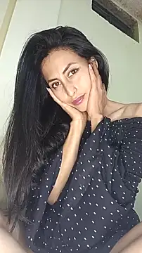 Anahi cake online show from 02/18/25, 03:31