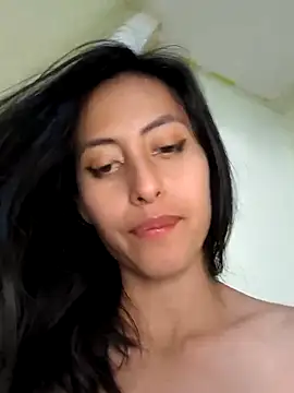 Anahi cake online show from 03/14/25, 03:37