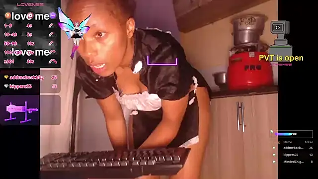 Snapshot of Missthigh chatting on 09/27/25, 07:08 Missthigh online show from 09/27/25, 07:08