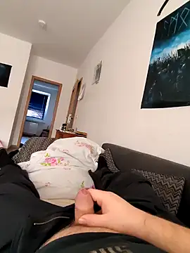 Snapshot of Henryb61 chatting on 12/13/24, 11:23 Henryb61 online show from 12/13/24, 11:23