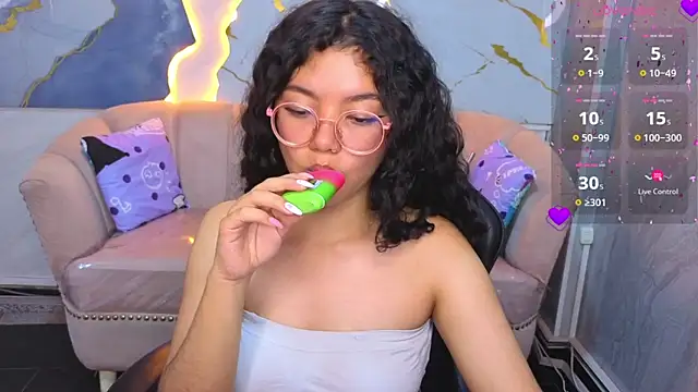 victoria castillo b online show from 04/12/26, 07:57