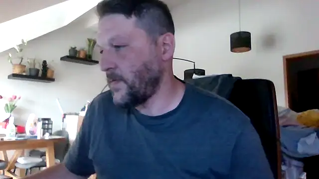 Snapshot of BennyLommy chatting on 06/12/26, 10:36 BennyLommy online show from 06/12/26, 10:36