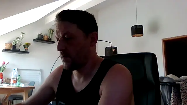 Snapshot of BennyLommy chatting on 06/27/26, 12:22 BennyLommy online show from 06/27/26, 12:22