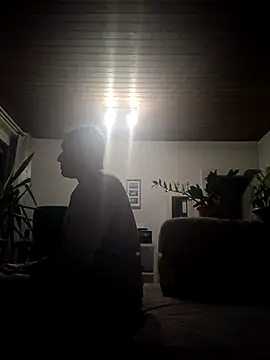 Snapshot of MArciQuarky chatting on 10/29/25, 08:43 MArciQuarky online show from 10/29/25, 08:43