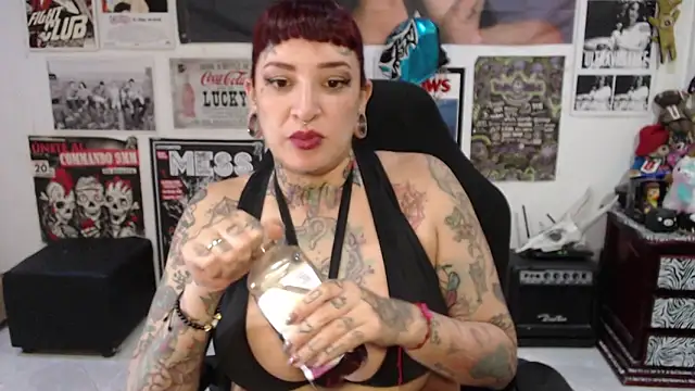 Snapshot of Rollyderolandia666 chatting on 05/19/26, 06:47 Rollyderolandia666 online show from 05/19/26, 06:47