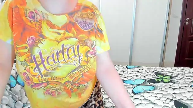 Adelamilfsex online show from 04/19/26, 01:10