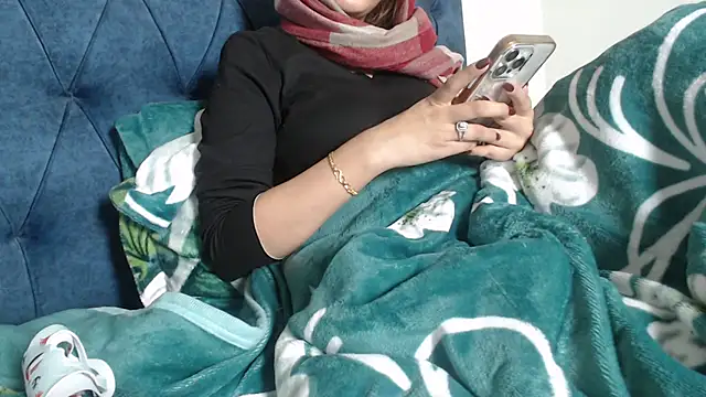 Snapshot of Jen_jennyy1 chatting on 12/15/24, 08:04 Jen jennyy1 online show from 12/15/24, 08:04