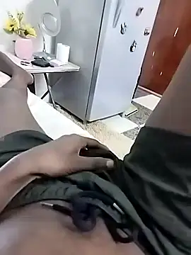 Snapshot of Krisdalil chatting on 11/16/25, 08:14 Krisdalil online show from 11/16/25, 08:14