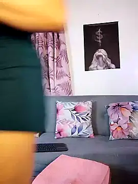 Charlotte Bayron online show from 02/05/25, 12:20