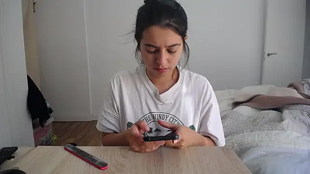 Contantin helena online show from 12/24/24, 12:33