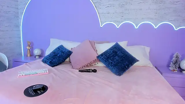 Giaa Ross online show from 12/18/25, 07:42