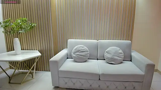 Snapshot of CharlotteCox_ chatting on 05/28/26, 02:20 CharlotteCox online show from 05/28/26, 02:20