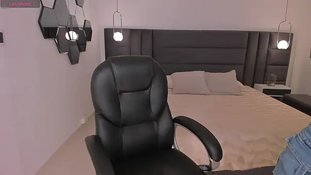 AlyssaDean online show from 11/12/25, 11:54