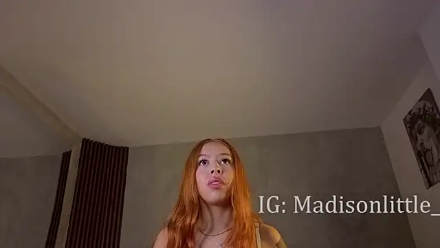 Snapshot of madison_little_ chatting on 05/11/26, 04:04 madison little online show from 05/11/26, 04:04