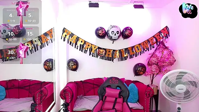 Snapshot of Miss_dolly_ chatting on 10/30/25, 12:17 Miss dolly online show from 10/30/25, 12:17