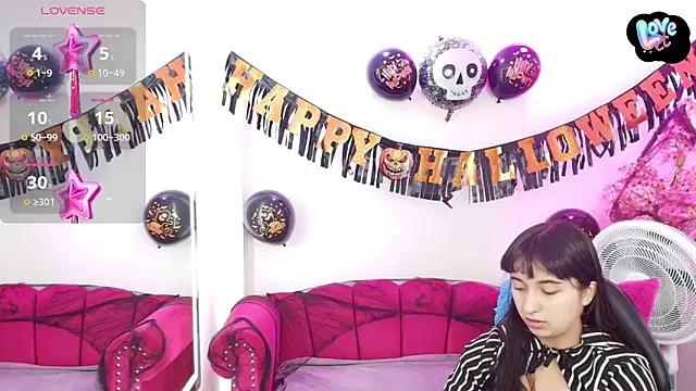 Snapshot of Miss_dolly_ chatting on 10/31/25, 12:06 Miss dolly online show from 10/31/25, 12:06