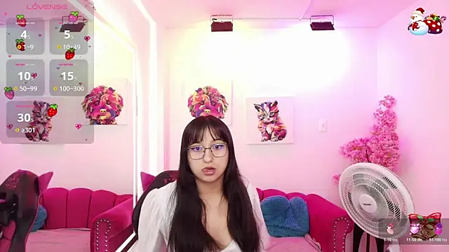 Snapshot of Miss_dolly_ chatting on 11/21/25, 12:37 Miss dolly online show from 11/21/25, 12:37