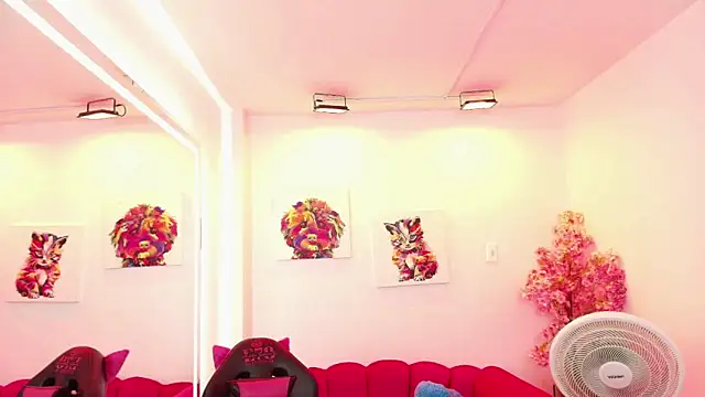 Snapshot of Miss_dolly_ chatting on 12/19/25, 12:34 Miss dolly online show from 12/19/25, 12:34