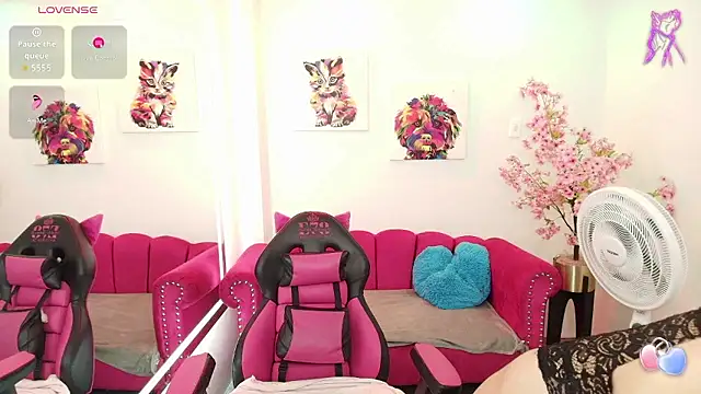 Snapshot of Miss_dolly_ chatting on 01/17/26, 12:21 Miss dolly online show from 01/17/26, 12:21