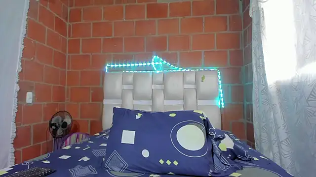 Elettrahot  online show from 11/01/25, 11:45