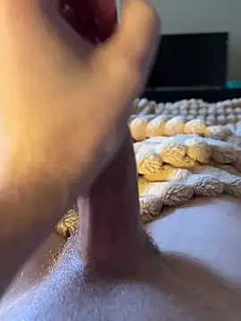 Snapshot of 40Cakes chatting on 12/16/24, 05:33 40Cakes online show from 12/16/24, 05:33