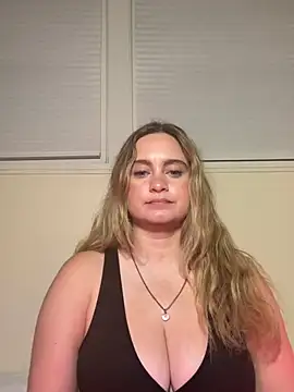 Snapshot of Sophie_Raegan chatting on 05/06/26, 10:31 Sophie Raegan online show from 05/06/26, 10:31