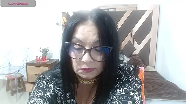 lindaesmeralda online show from 03/18/26, 04:54