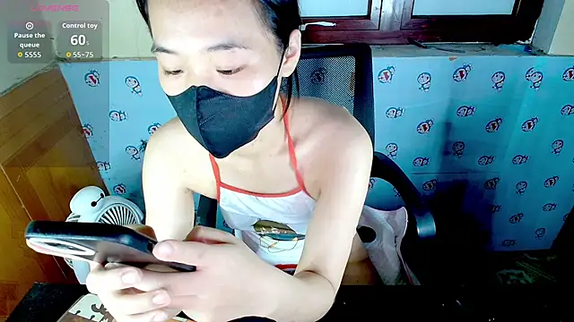 Snapshot of __Saphia__ chatting on 05/17/26, 03:30 Saphia online show from 05/17/26, 03:30