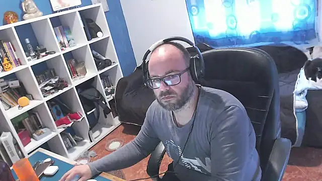 ravingr4d4 online show from 10/31/25, 12:06