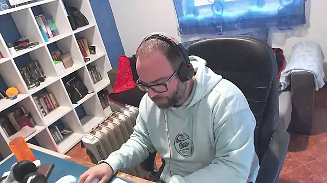 ravingr4d4 online show from 12/02/25, 12:21