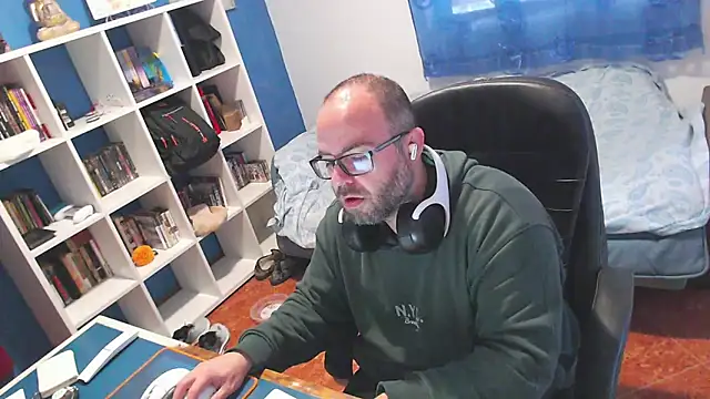 ravingr4d4 online show from 02/17/26, 10:01