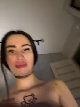 Snapshot of Yunasi chatting on 02/06/25, 11:21 Yunasi online show from 02/06/25, 11:21