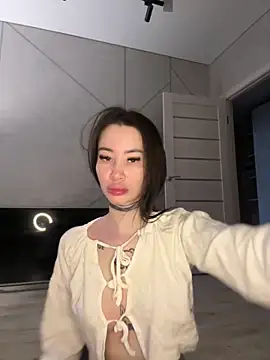 Snapshot of Yunasi chatting on 03/06/25, 11:47 Yunasi online show from 03/06/25, 11:47