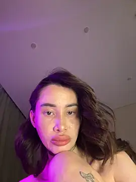 Snapshot of Yunasi chatting on 10/20/25, 03:12 Yunasi online show from 10/20/25, 03:12