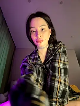 Snapshot of Yunasi chatting on 10/31/25, 11:55 Yunasi online show from 10/31/25, 11:55