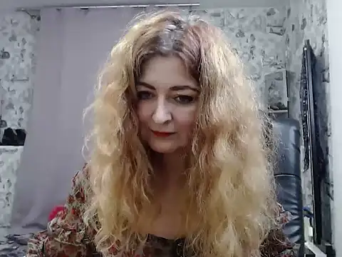 Snapshot of Helen1974 chatting on 12/04/24, 03:26 Helen1974 online show from 12/04/24, 03:26