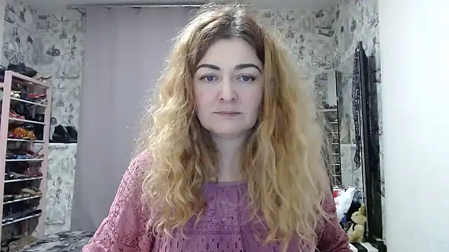 Snapshot of Helen1974 chatting on 12/14/24, 05:03 Helen1974 online show from 12/14/24, 05:03