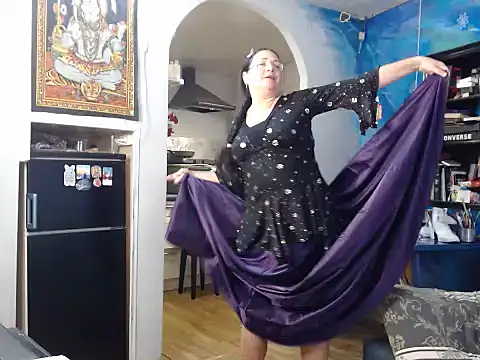 Snapshot of Helen1974 chatting on 12/19/24, 05:50 Helen1974 online show from 12/19/24, 05:50