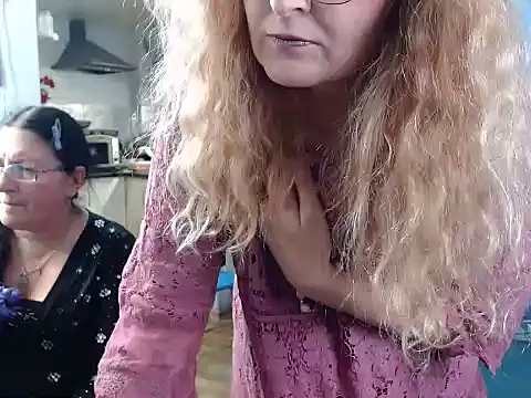 Snapshot of Helen1974 chatting on 12/19/24, 08:55 Helen1974 online show from 12/19/24, 08:55