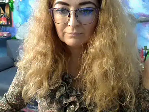 Snapshot of Helen1974 chatting on 12/24/24, 05:55 Helen1974 online show from 12/24/24, 05:55