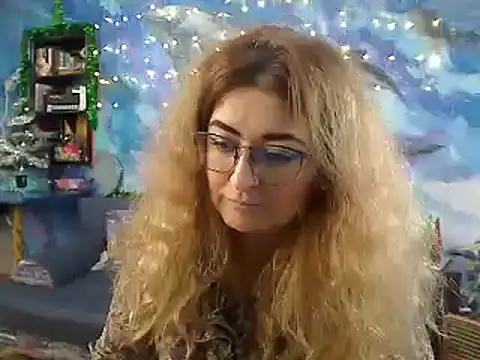 Snapshot of Helen1974 chatting on 12/24/24, 09:00 Helen1974 online show from 12/24/24, 09:00