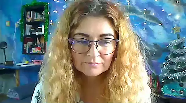 Snapshot of Helen1974 chatting on 01/03/25, 06:35 Helen1974 online show from 01/03/25, 06:35