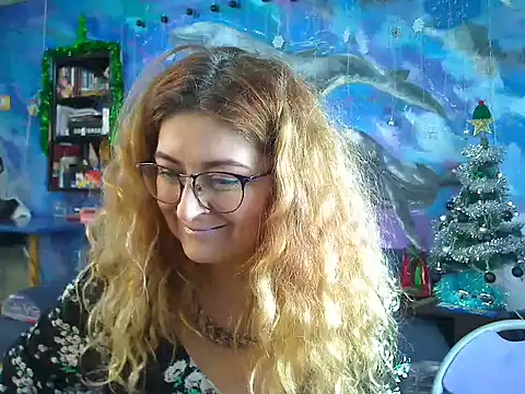 Snapshot of Helen1974 chatting on 01/05/25, 05:51 Helen1974 online show from 01/05/25, 05:51