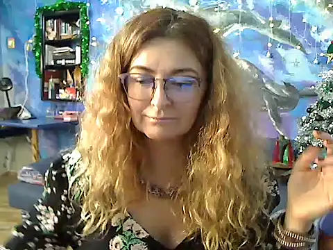 Snapshot of Helen1974 chatting on 01/05/25, 09:05 Helen1974 online show from 01/05/25, 09:05