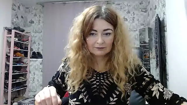 Snapshot of Helen1974 chatting on 01/09/25, 11:02 Helen1974 online show from 01/09/25, 11:02