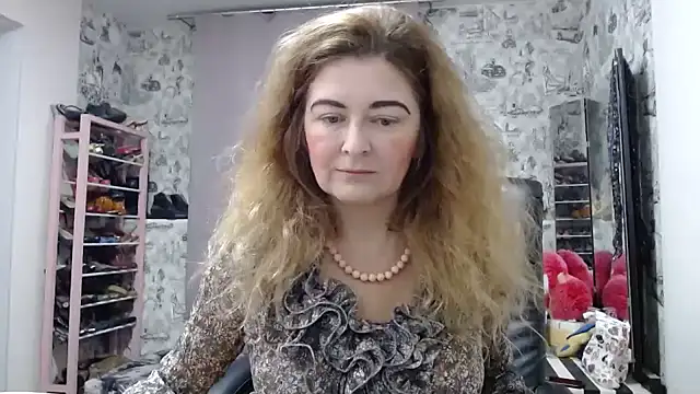 Snapshot of Helen1974 chatting on 01/13/25, 03:23 Helen1974 online show from 01/13/25, 03:23