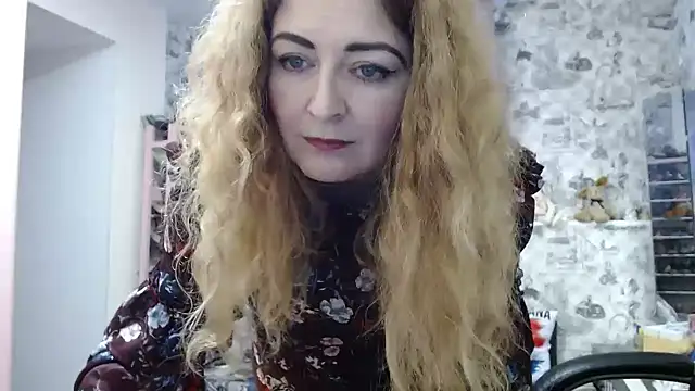 Snapshot of Helen1974 chatting on 01/14/25, 07:48 Helen1974 online show from 01/14/25, 07:48