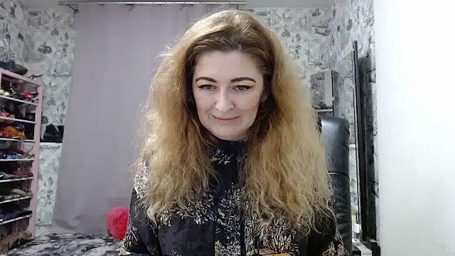 Snapshot of Helen1974 chatting on 01/15/25, 03:11 Helen1974 online show from 01/15/25, 03:11