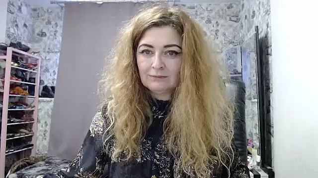 Snapshot of Helen1974 chatting on 01/15/25, 11:43 Helen1974 online show from 01/15/25, 11:43