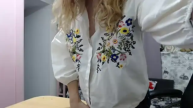 Snapshot of Helen1974 chatting on 01/19/25, 02:49 Helen1974 online show from 01/19/25, 02:49